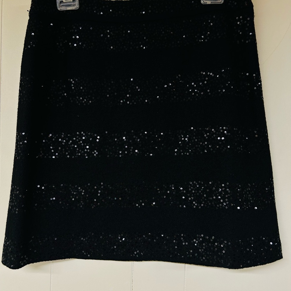 Elegant Black Sequin mini Skirt size 6, Ann Taylor’s Loft, festive to elegant